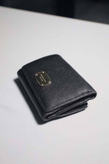 Carteira Michael kors preta e branca