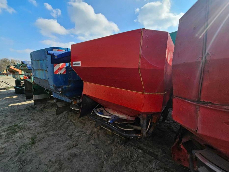 Розкидач добрив Kuhn Axis 30.1K