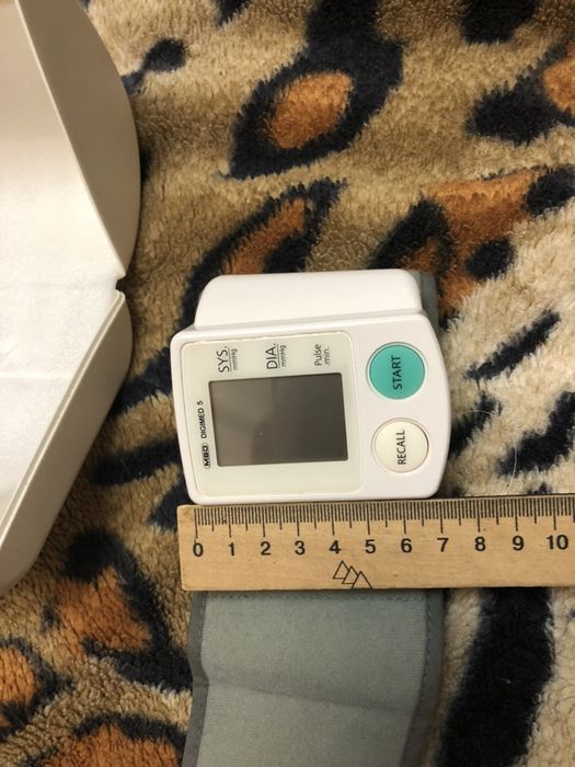 Тонометр мерять давление