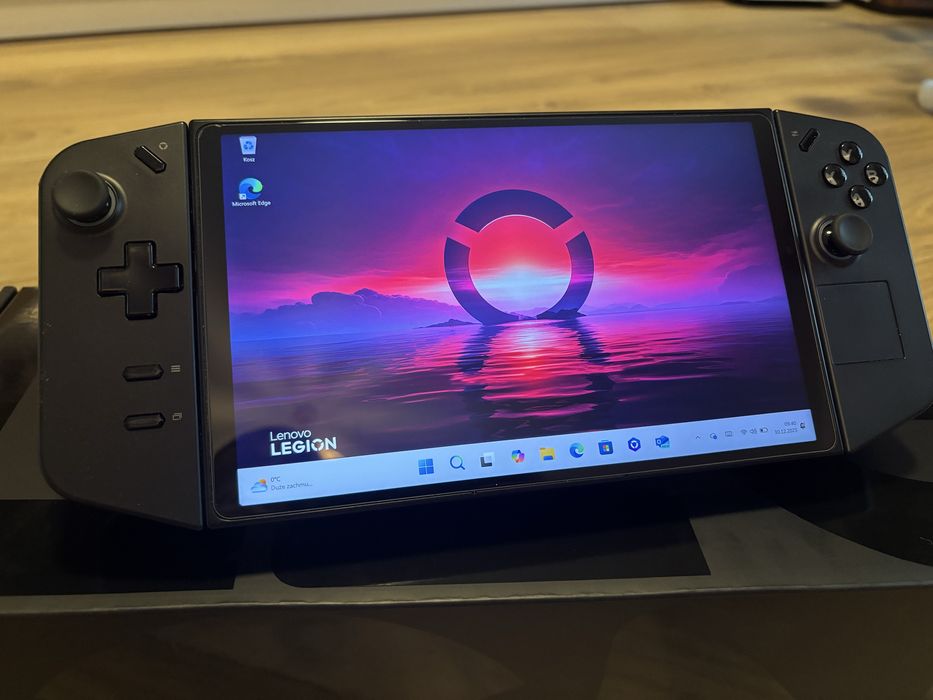 Konsola przenośna Lenovo Legion Go Z1 Extreme 8APU1 zestaw, gwarancja