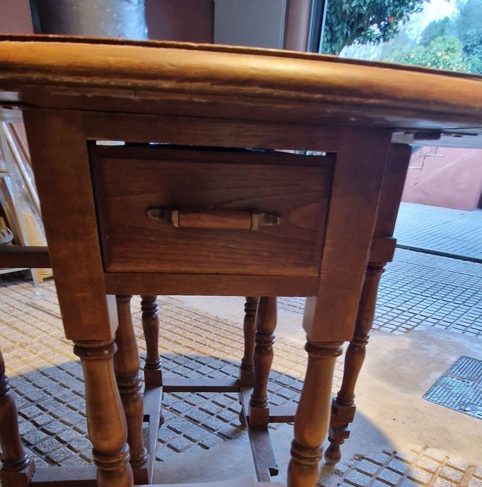 Mesa redonda desdobrável