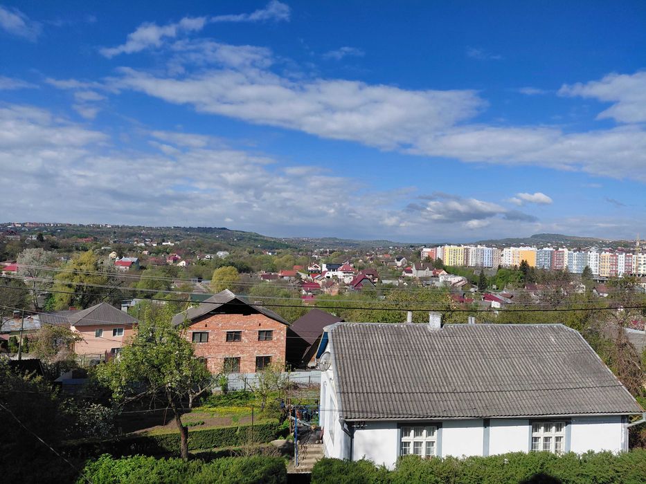 Продається будинок та земельна ділянка