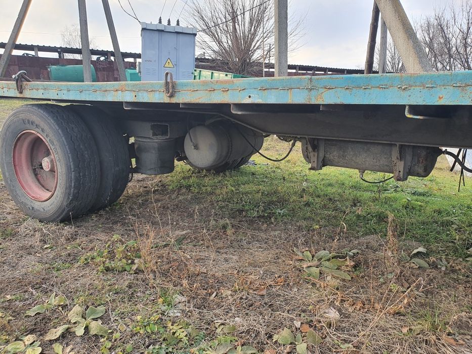 Тралл,  низкорамная платформа