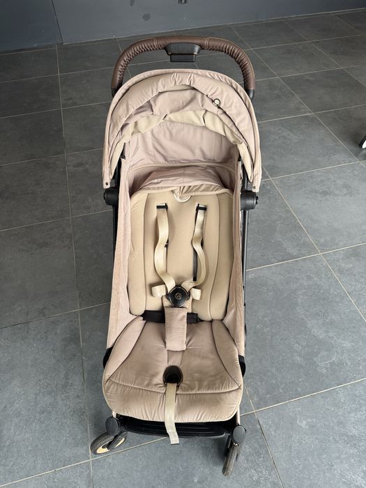 Wózek spacerowy Cybex Coya – lekki, składany, beżowy