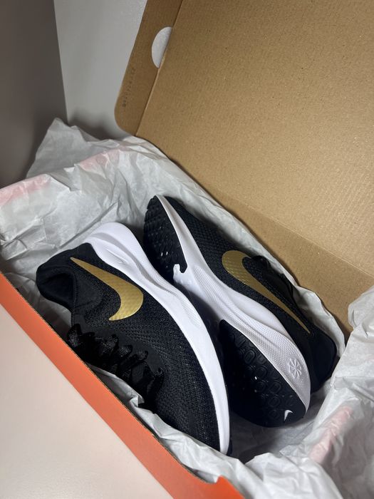 Жіночі оригінальні кросівки Nike