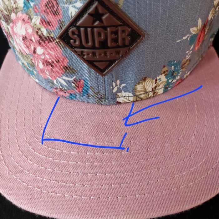 Czapka typu snapback w kwiaty