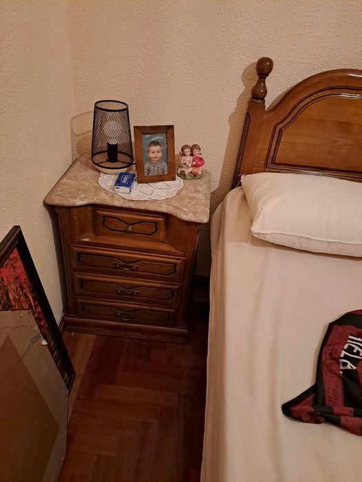 Quarto de Casal Completo em Pinho Massiço