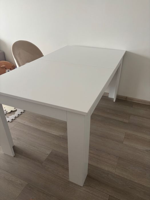Biały stół rozkładany