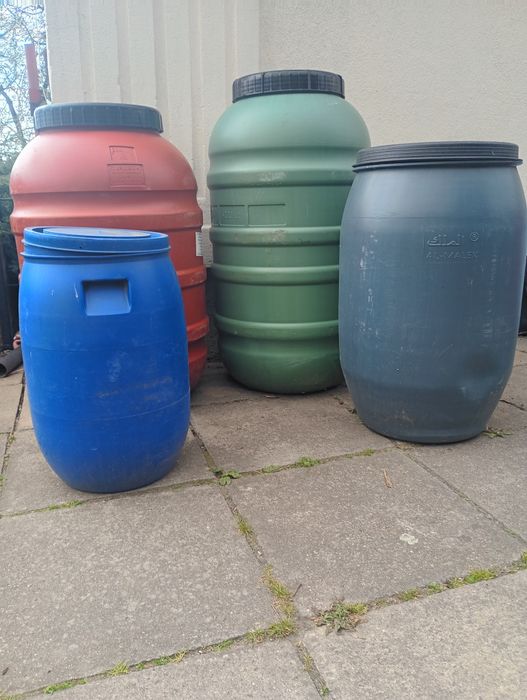 Beczki pojemniki Zbiornik na deszczówkę wodę  paszę