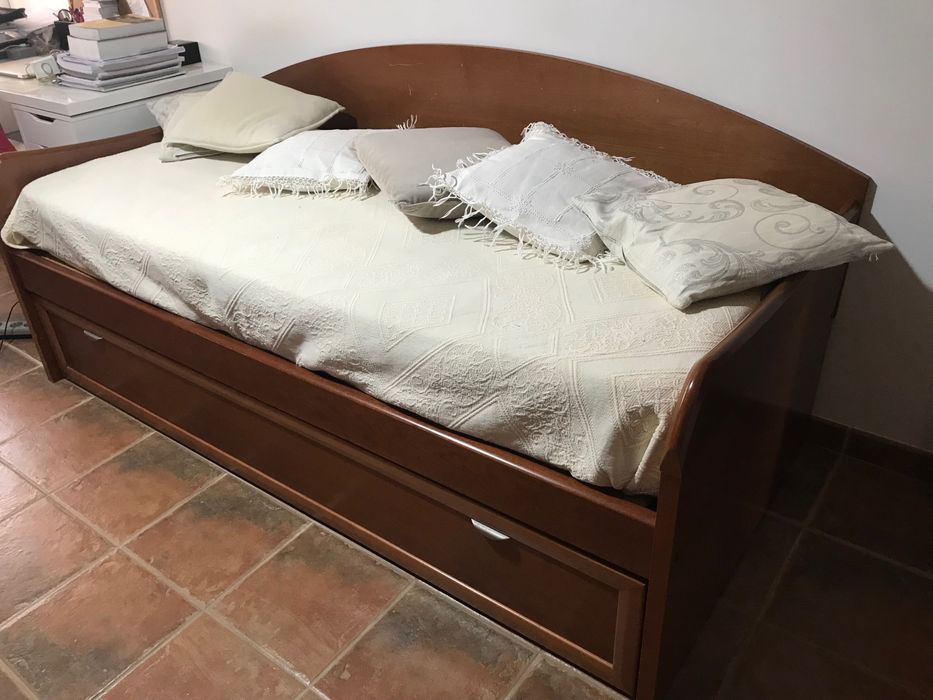 Cama individual com gavetão