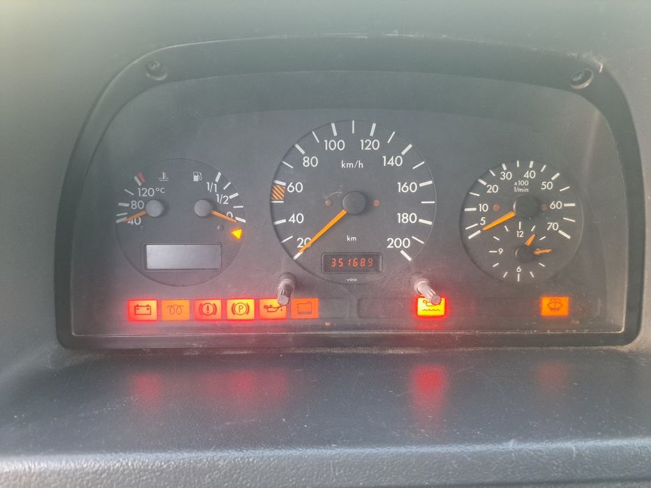 Mercedes-Benz V230 TD  7lugares individuais como nova