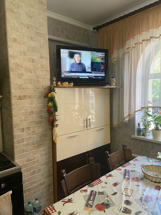 Продам будинок + комерція біля водойми, 5 кімнат, гараж на 2а/м