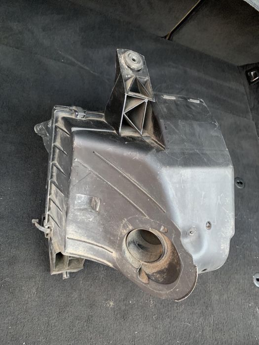 Корпус Воздушного фільтра А6с5 audi 2.5 132 кіловата