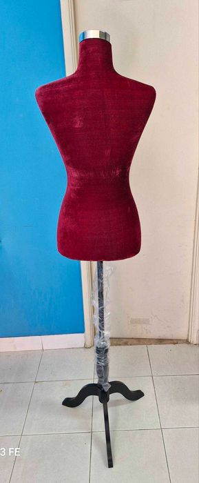 Manequim Feminino cor Vermelho d Exposição Costura Novo único Portugal