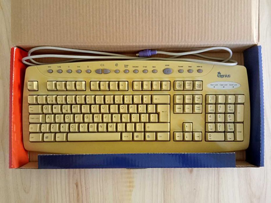 Teclado Genius Comfy KB-16M - Ligação PS/2