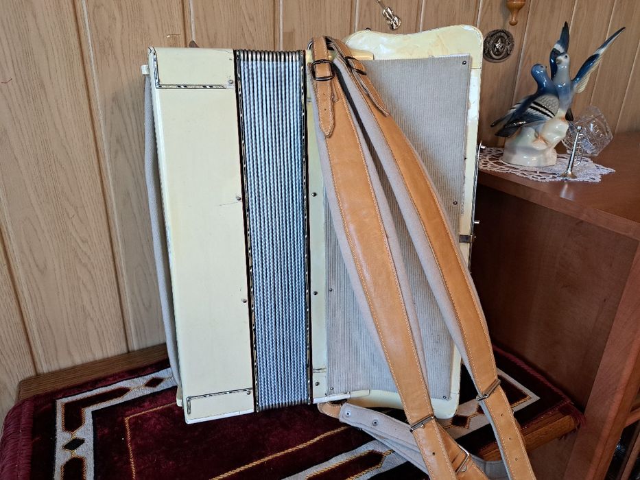 Akordeon Concertino Warszawa 120bas cztery chóry