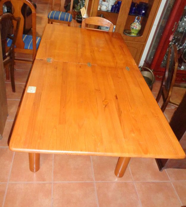 mesa  mel extensível com quatro cadeiras maciças64737814796931124