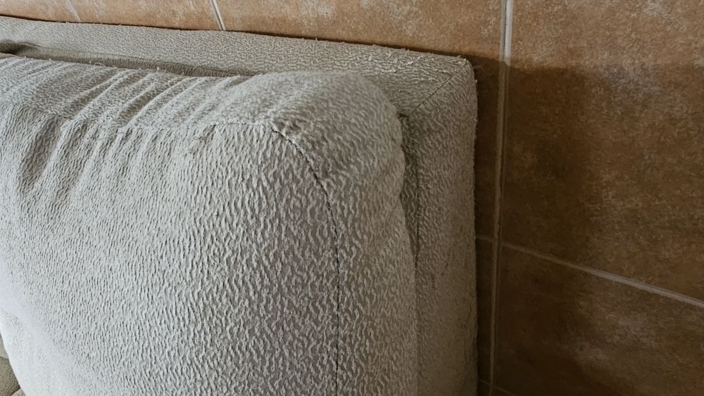 Sofá Beje de 2 Lugares Usado