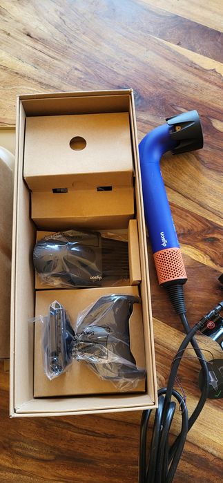 Suszarka do włosów inteligentna dyson supersonic straight+wavy granat