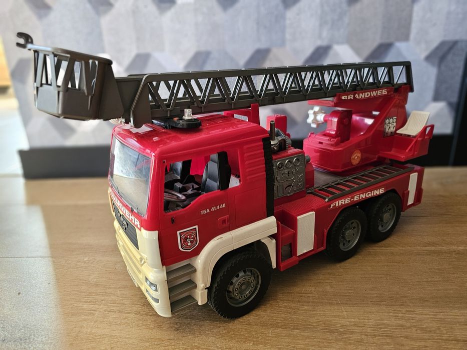 Bruder 02771 Zabawka  Man wóz strażacki z drabiną