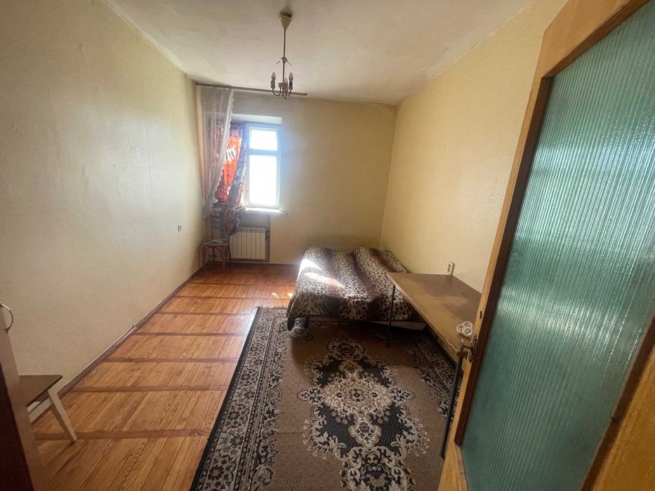 Продам 2к Гарматна 18, сталінка