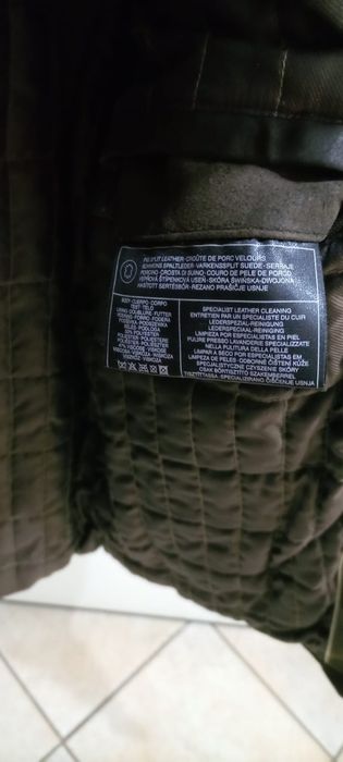 Casaco 3/4 de pele em castanho escuro