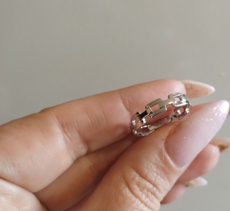 Жіноча стильна каблучка