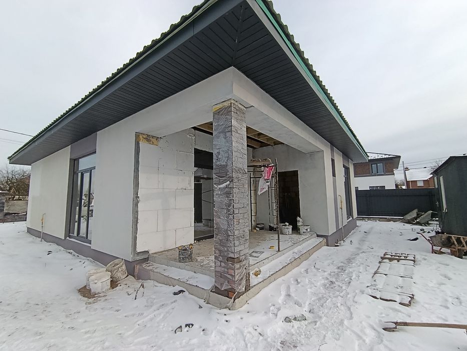 Новий будинок в передмісті Києва, Є-ОСЕЛЯ