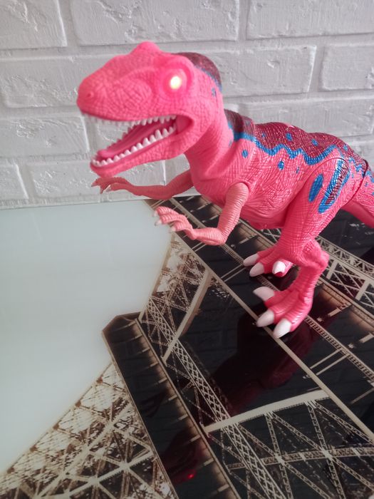 Динозар/раптор великого розміру