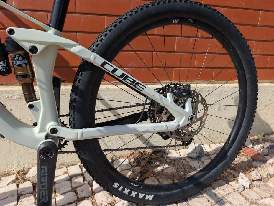 Cube stereo EX carbono