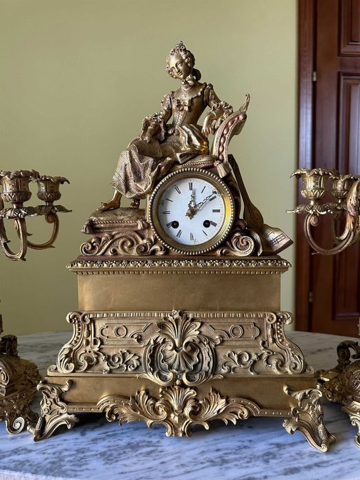 Бронзовий антикварний годинник камінний з канделябрами часы каминные