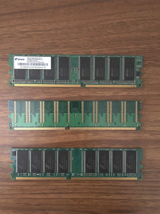 Memórias RAM DDR400, 2GB (2x 512MB + 1x 1GB)64551591266817122