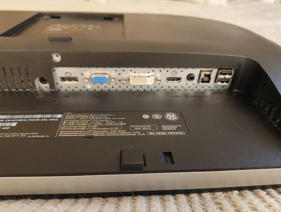 Монітор 27 дюймів  Dell Ultrasharp U2713HMt