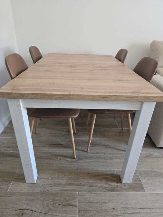 Mesa de Jantar Markskel + 4 cadeiras