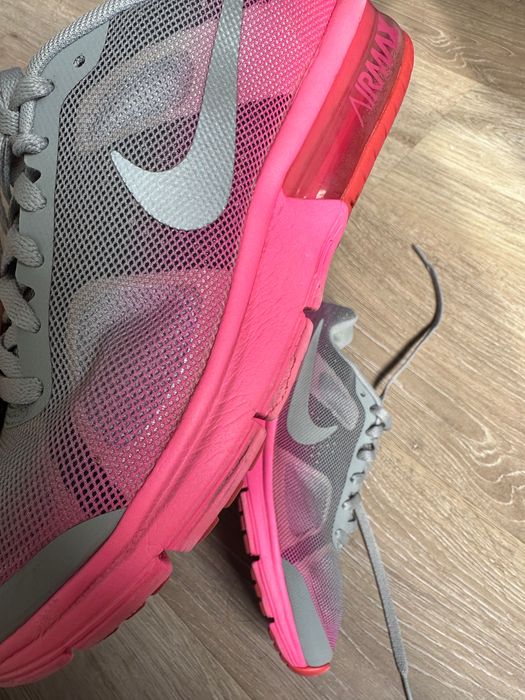 Оригінальні кросівки NIKE