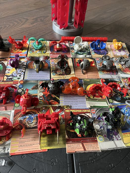 Колекція Bakugan, карти, арена та кейс