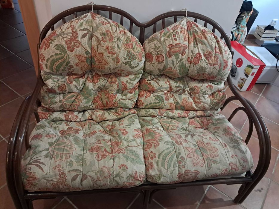 2 Cadeirões + Sofá de 2 lugares