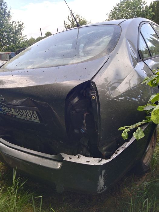 Nissan Primera 2002 1.8b uszkodzony