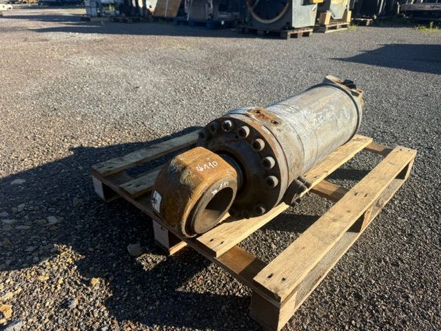 Volvo L 110 F/L120F USED HYDRAULIC CYLINDER komplqetbsiłowników do ładowarki