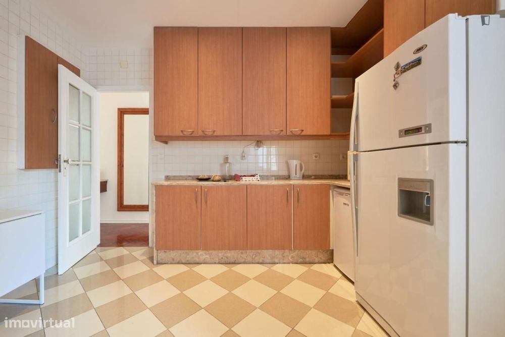 Quarto - localizado em Arroios Lisbon