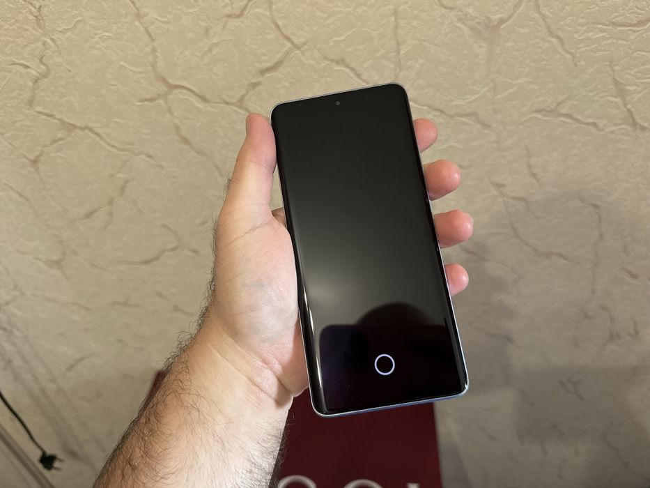 Продам смартфон Xiaomi Redmi Note 13 Pro Plus 5G 8 256GB