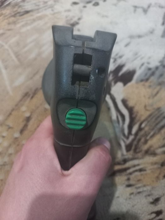 Акумуляторний ліхтар Hitachi UB12D.