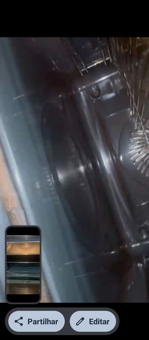 Forno AEG com sistema de limpeza