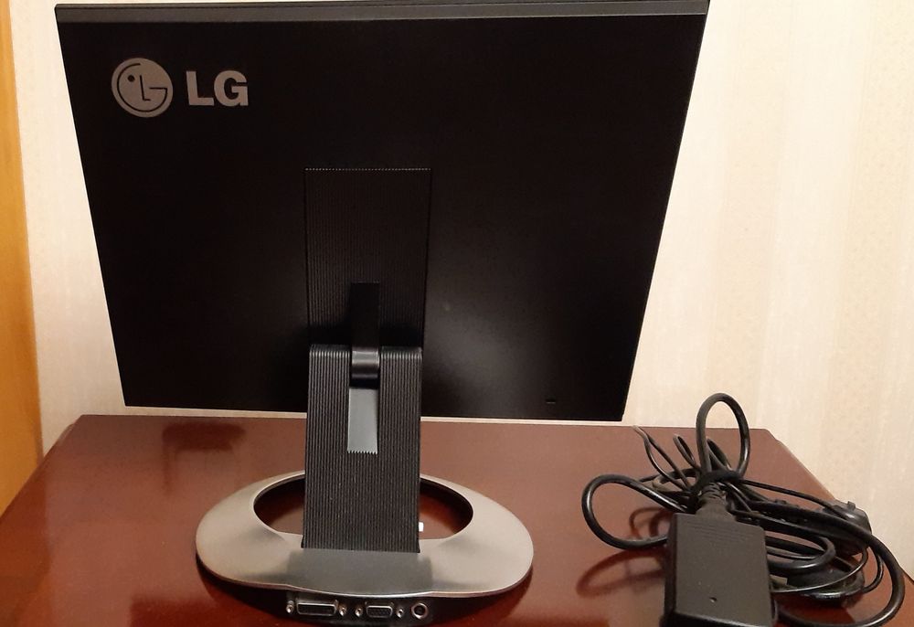 Монитор LG Flatron L177OHN