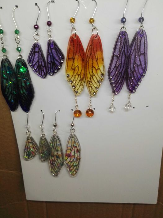 Bijuteria artesanal. Brincos, colares e pulseiras.