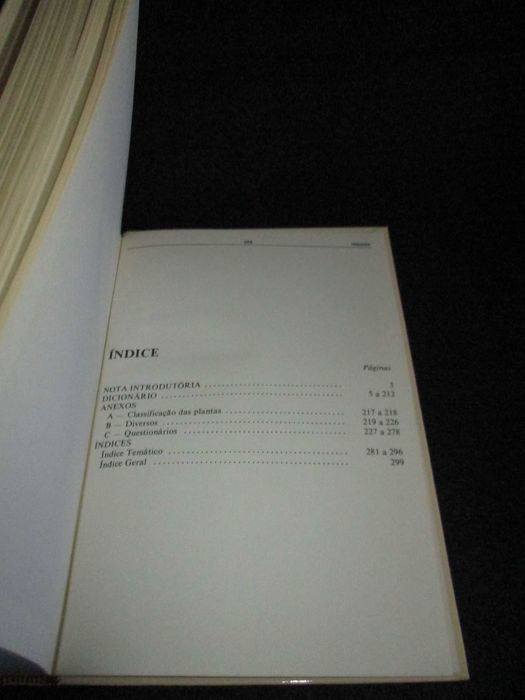 Livro Dicionário de Botânica Ilustrado