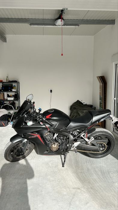 Honda CBR650F— 34.680 km — Muito estimada