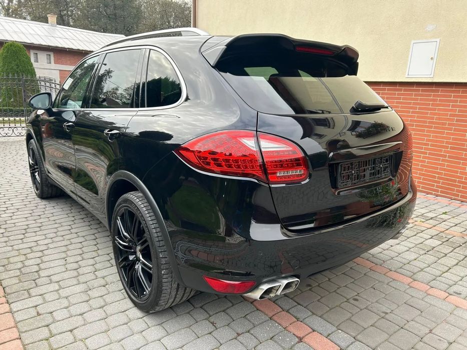 Porsche Cayenne zadbany, profesjonalny designe, brązowa skóra, panoramiczny dach