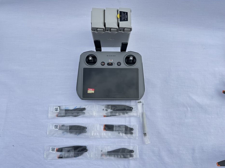 Dron DJI Mini 4 Pro Fly More Combo (RC 2)