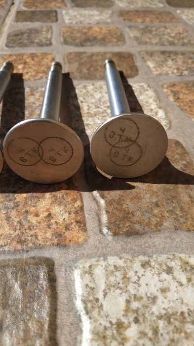 Клапана і сідла клапанів Москвич 403-407